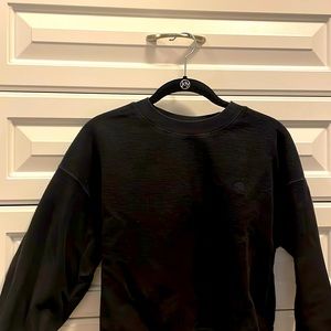 Cropped long sleeve sweatshirt